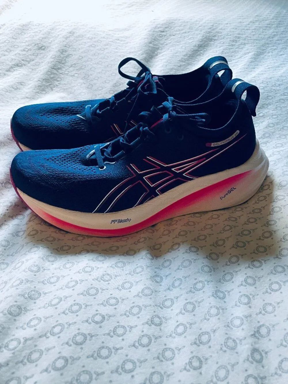 Mint condition Asics GEL Nimbus 26 Womens Navy Pink Purple Size 11 Medium 43.5